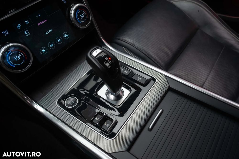Jaguar XE 2.0 AWD Portfolio - 22