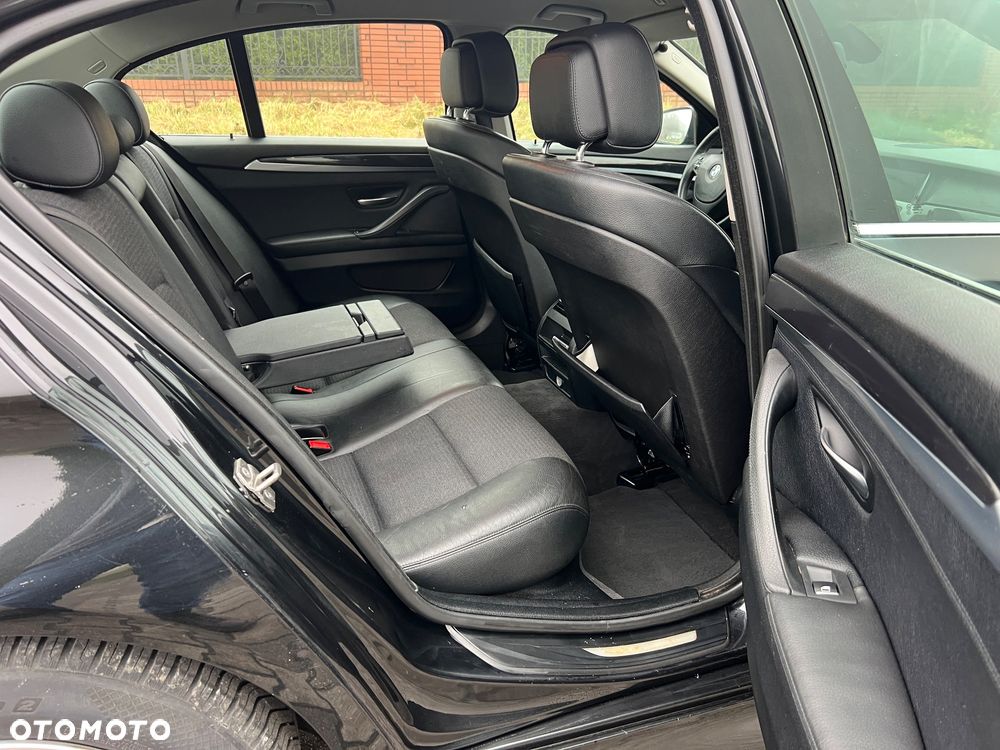 BMW Seria 5 520d - 32