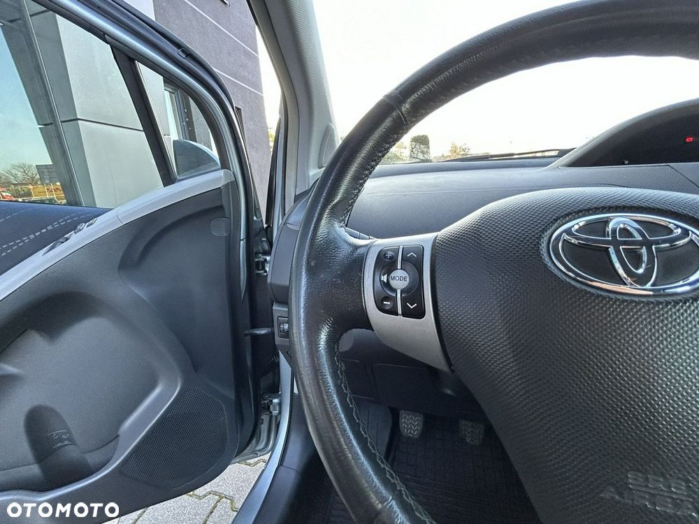 Toyota Yaris - 12