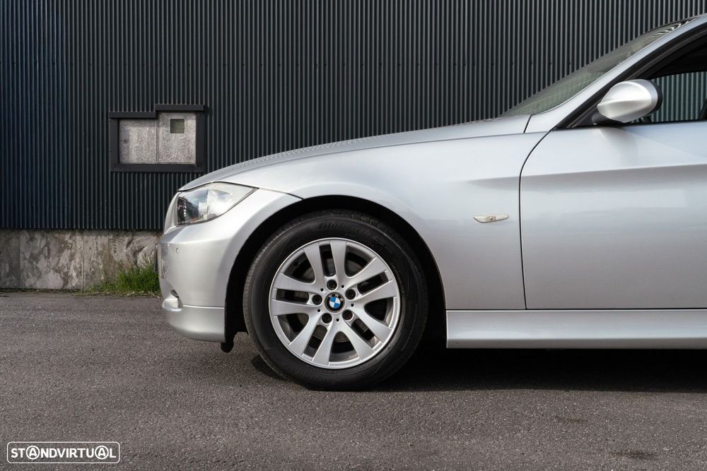 BMW 320 d EfficientDynamics - 16