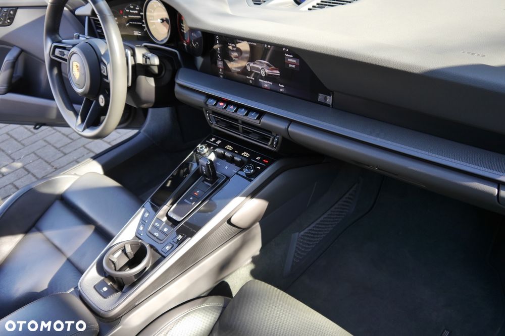 Porsche 911 Carrera 4S - 24