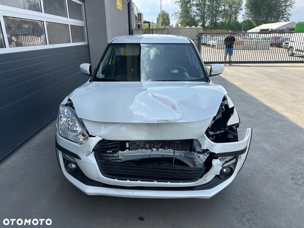 Suzuki Swift 1.2 Premium Plus - 5