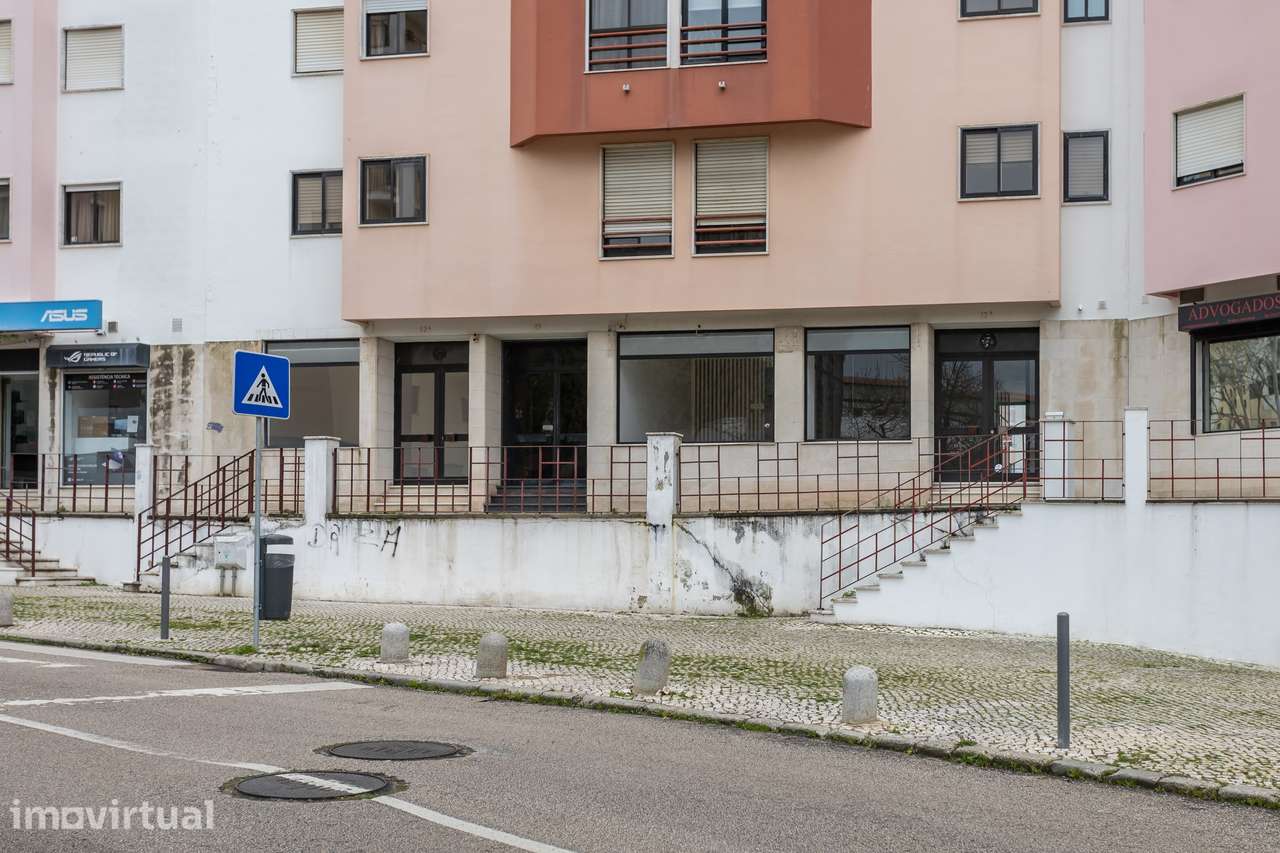 Loja  Centro de Almada  ( Pragal) - Grande imagem: 2/13