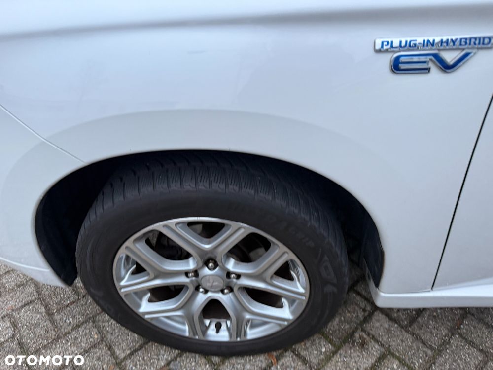 Mitsubishi Outlander - 11