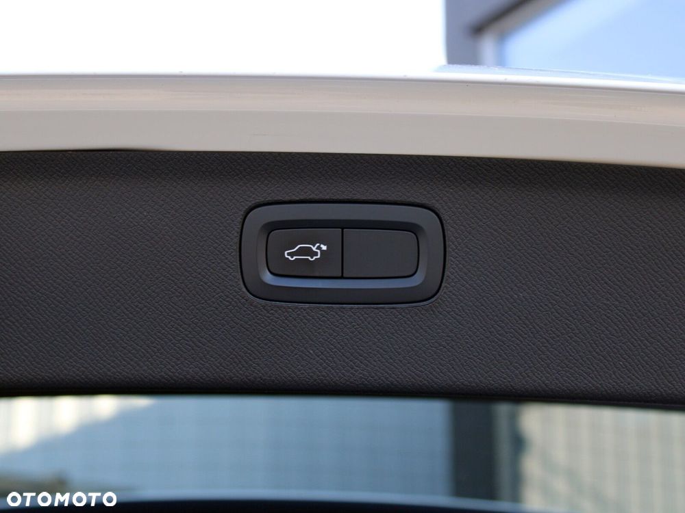 Volvo XC 90 D5 SCR AWD R-Design - 35