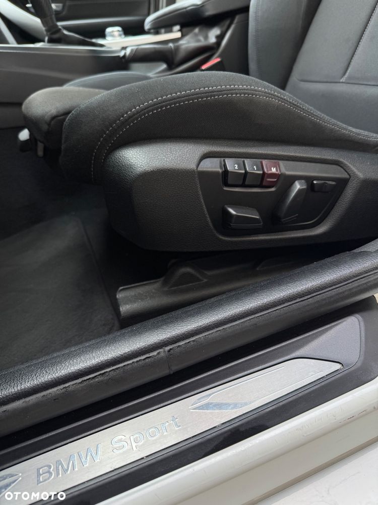 BMW Seria 3 320d DPF Edition Sport - 33