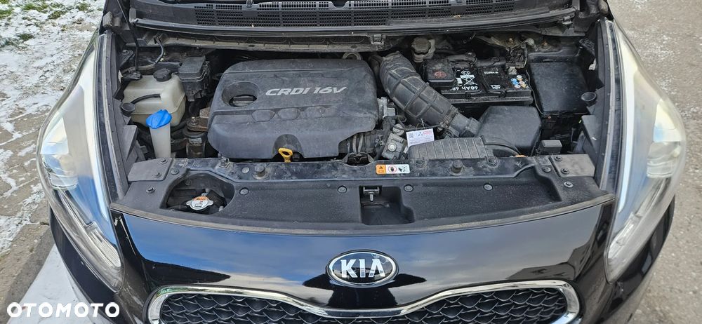 Kia Carens 1.7 CRDi 136 Dream Team Edition - 24