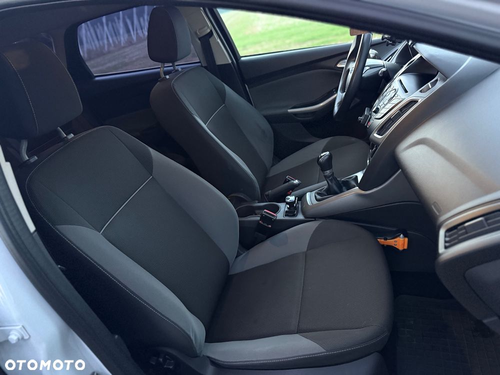 Ford Focus 1.6 Ambiente - 26
