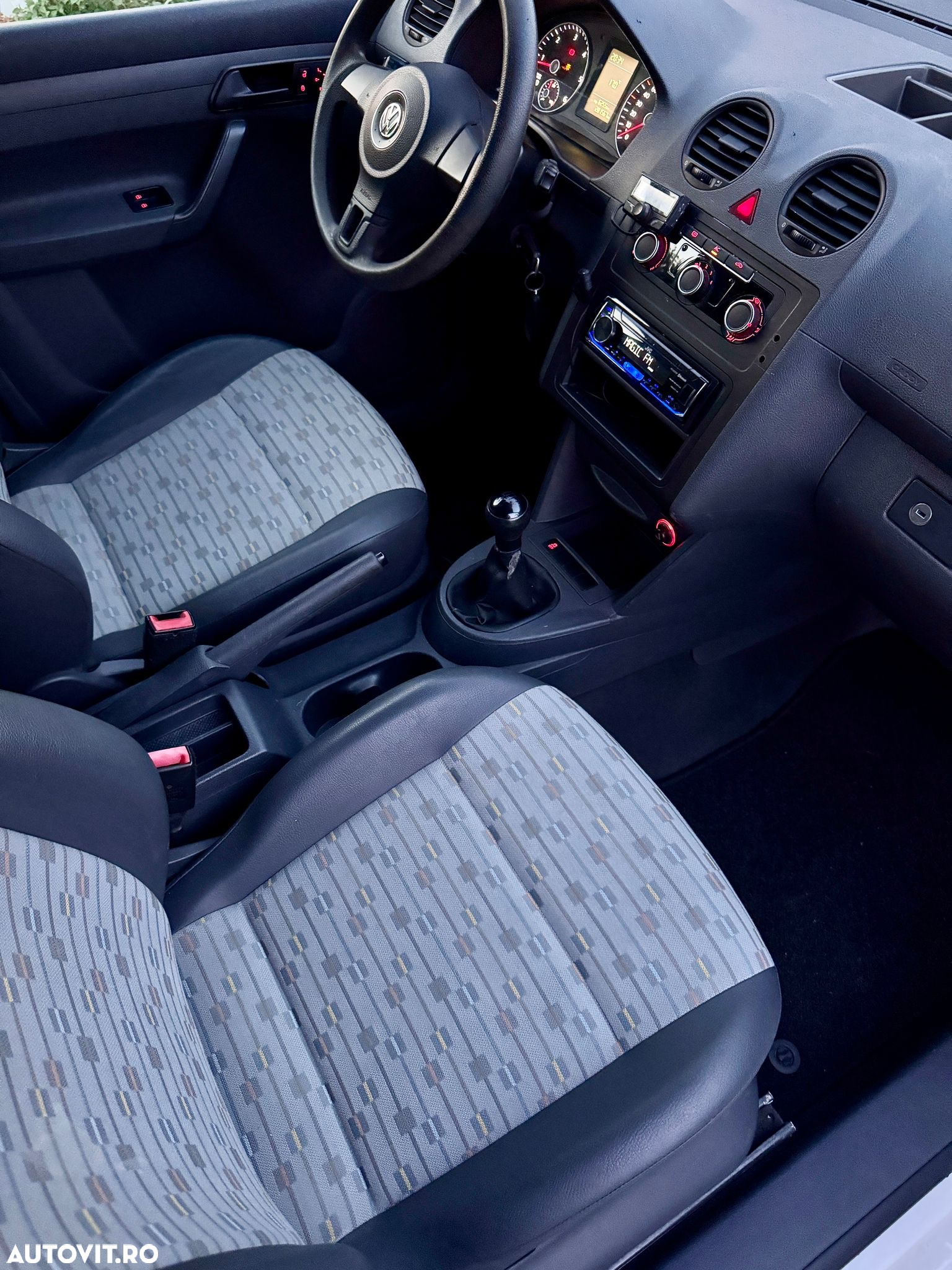 Volkswagen Caddy - 10