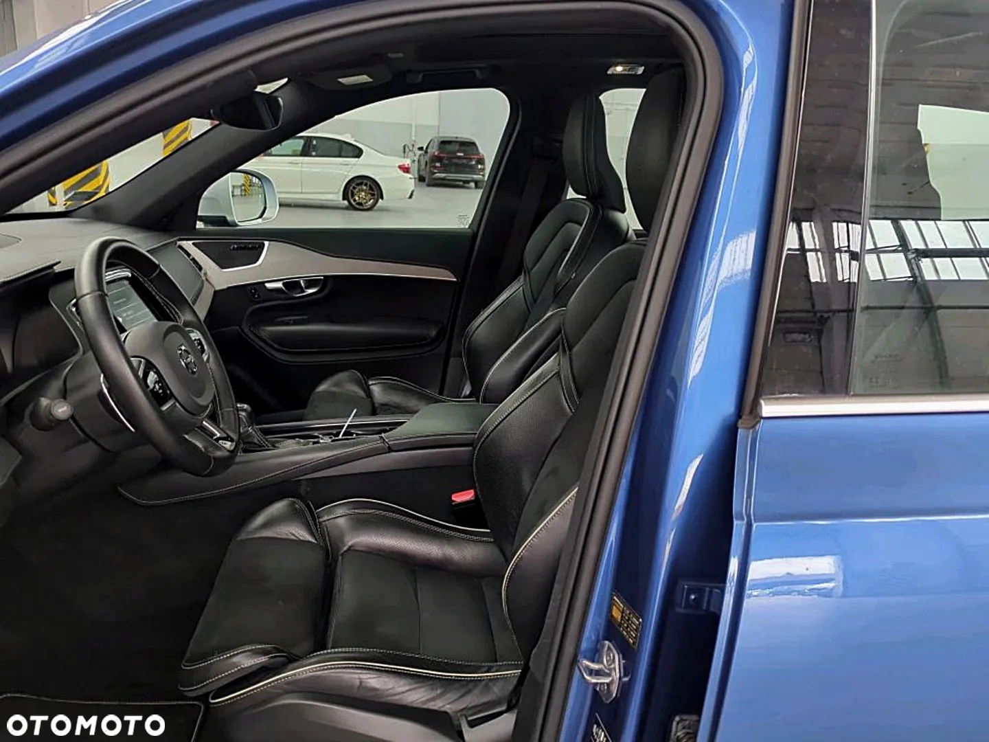 Volvo XC 60 D5 AWD R-Design - 9