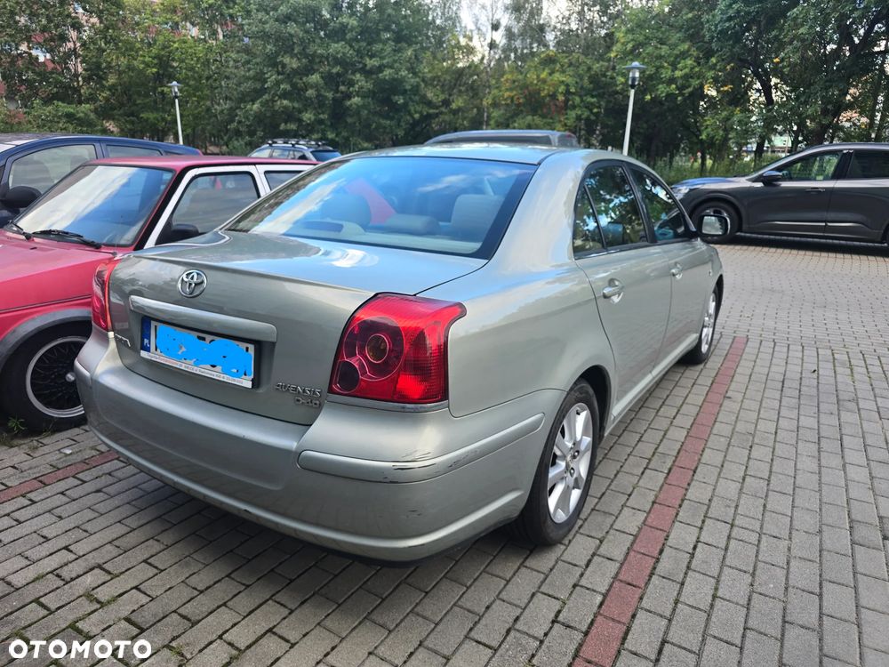 Toyota Avensis 2.2 D-4D Sol - 4
