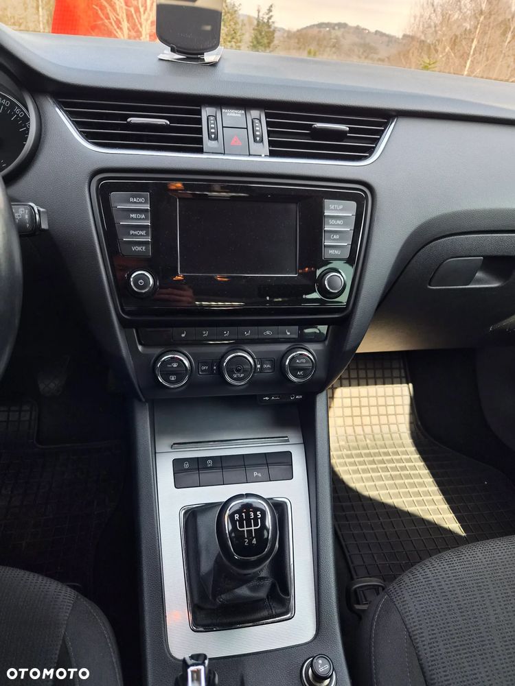 Skoda Octavia 1.6 TDI Ambiente - 6