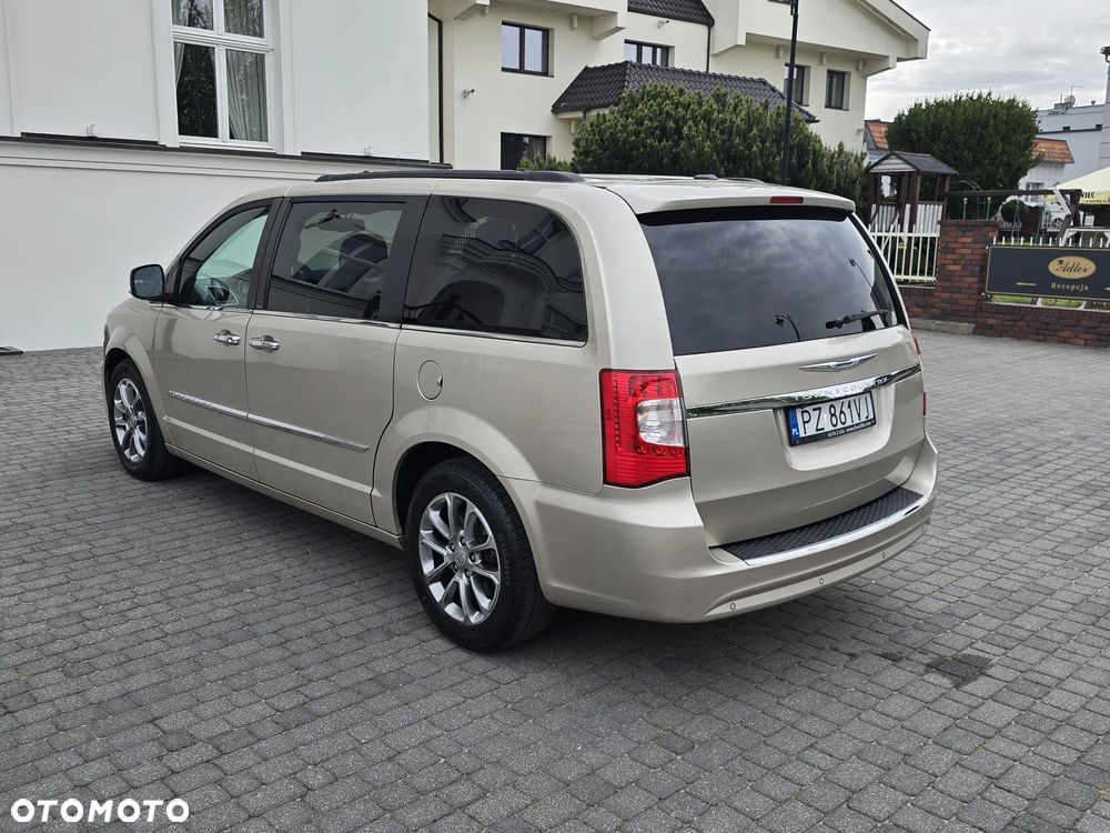 Chrysler Town & Country 3.6 Limited - 13