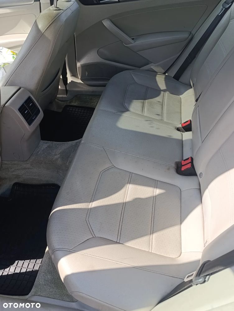 Volkswagen Passat - 8