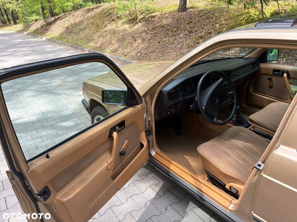 Mercedes-Benz W201 (190) - 15