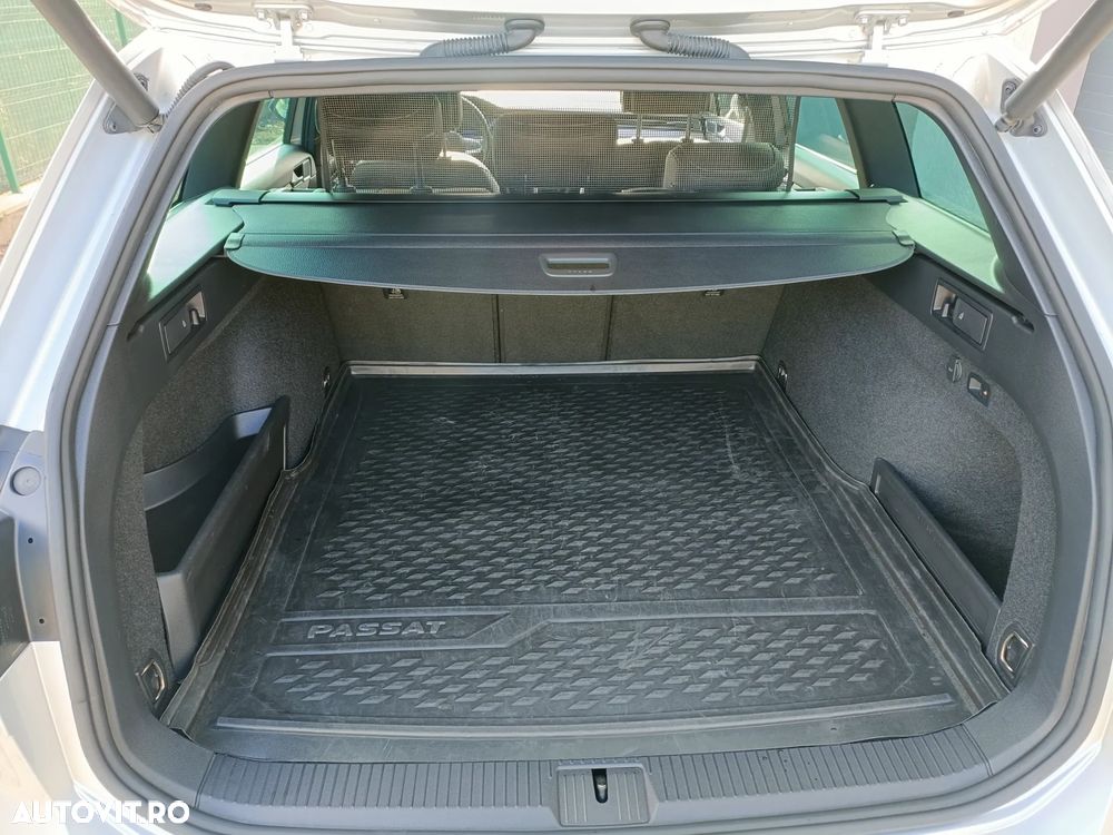 Volkswagen Passat Variant 2.0 TDI 4Mot DSG Highline - 23