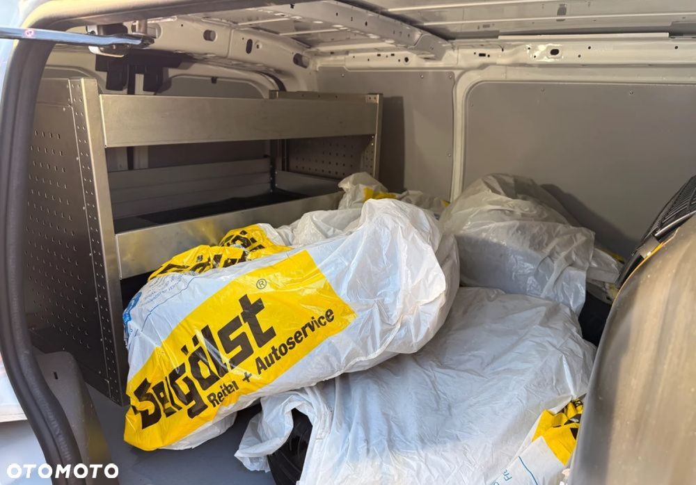 Ford Transit Connect - 23
