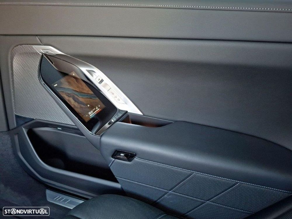 BMW i7 xDrive60 Pack Desportivo M - 30