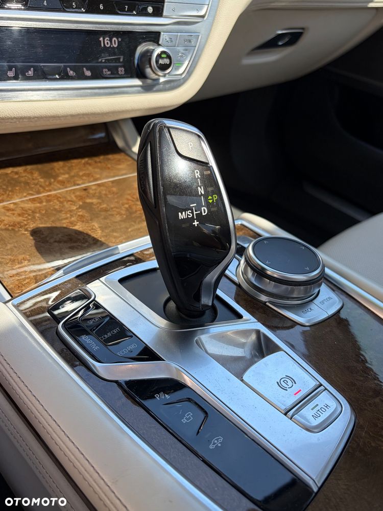 BMW Seria 7 740Li - 16