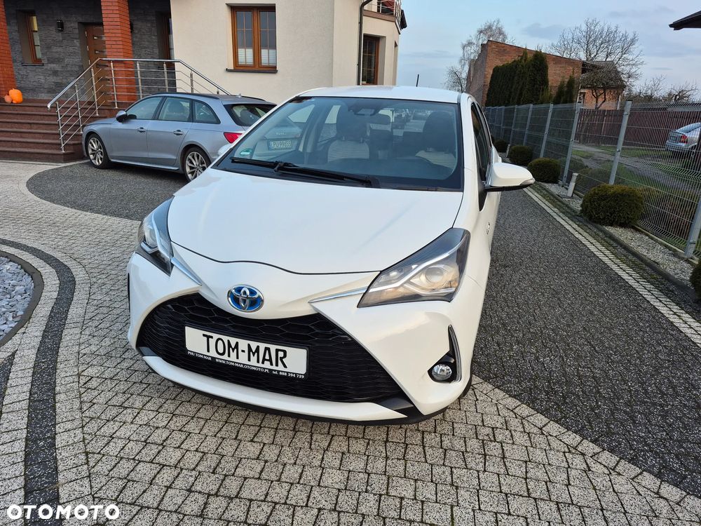 Toyota Yaris Hybrid 100 Business Edition - 2