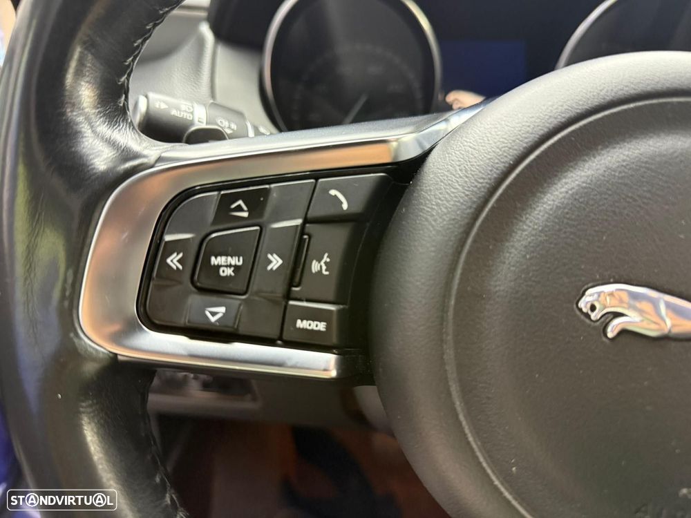 Jaguar XE 2.0 D R-Sport Aut. - 18