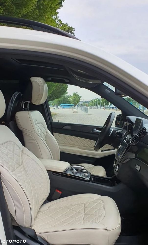 Mercedes-Benz GLS - 33