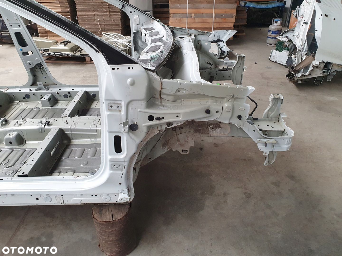 PRÓG PRAWY SŁUPEK CITROEN C4 CACTUS LIFT 18 - - 3