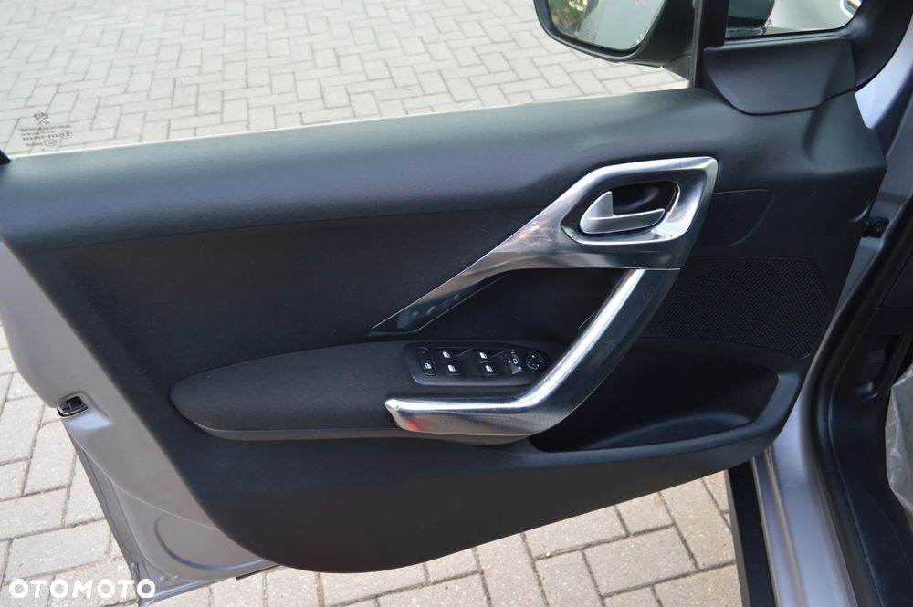 Peugeot 2008 1.6 VTi Allure - 19