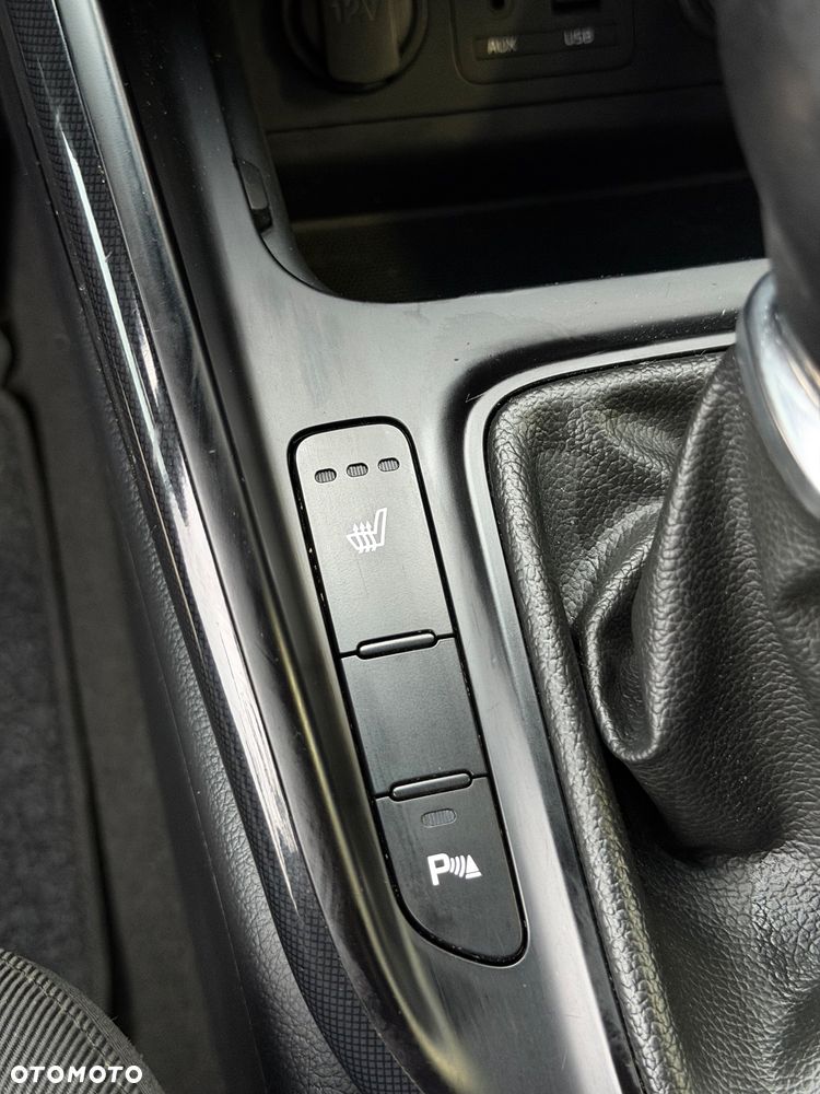 Kia Carens 1.7 CRDi XL 7os - 28