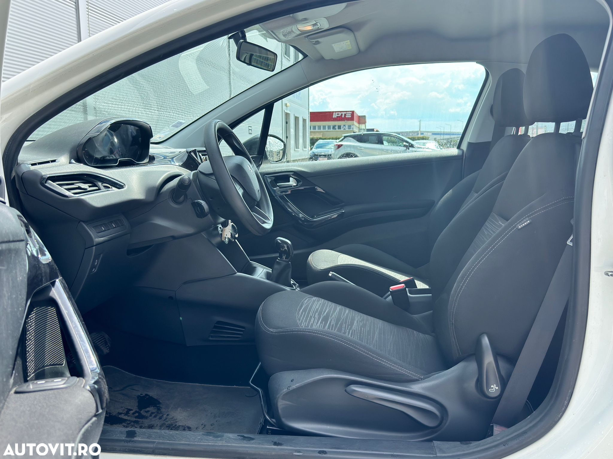 Peugeot 208 1.0 L PureTech Access - 6