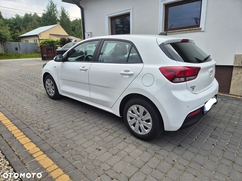 Kia Rio 1.2 L - 4