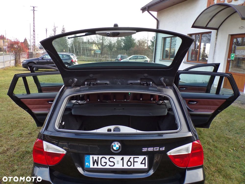 BMW Seria 3 320d DPF Efficient Dynamics Edition - 28