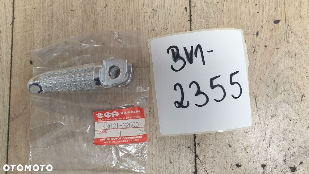 Podnóżek pasażera Suzuki GSX-R750 RF600 RG125 RGV250  43621-32C00 - 1
