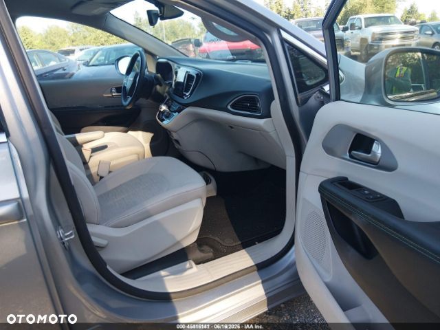 Chrysler Pacifica - 5
