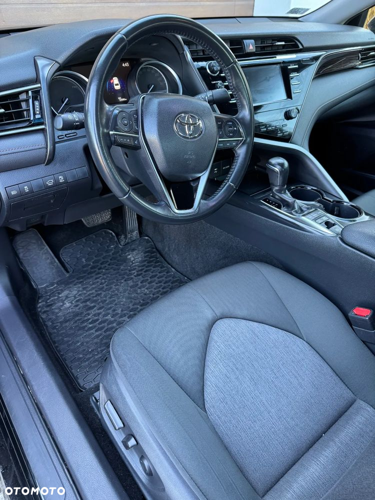 Toyota Camry 2.5 Hybrid Comfort CVT - 11