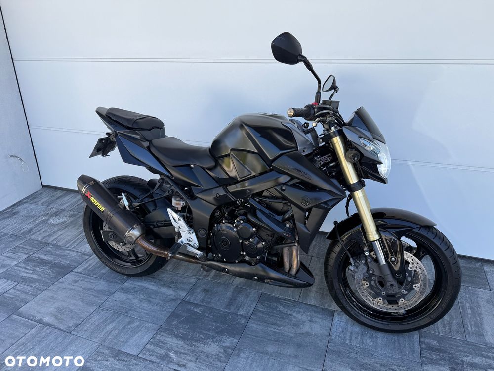 Suzuki GSR - 6