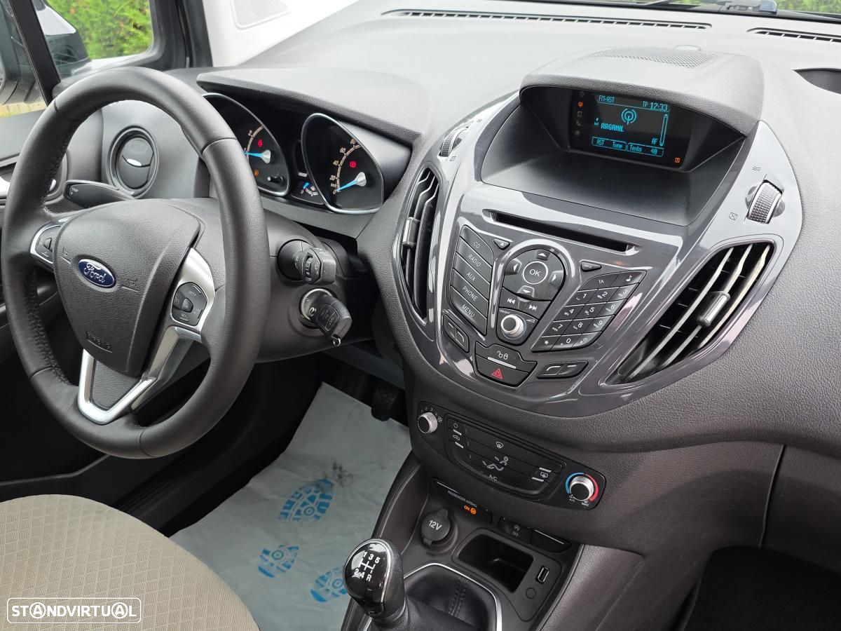 Ford Tourneo Courier 1.0 EcoBoost Titanium - 21