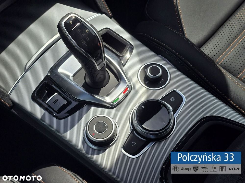 Alfa Romeo Stelvio - 14