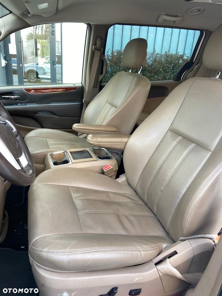 Chrysler Town & Country 3.6 Limited - 6