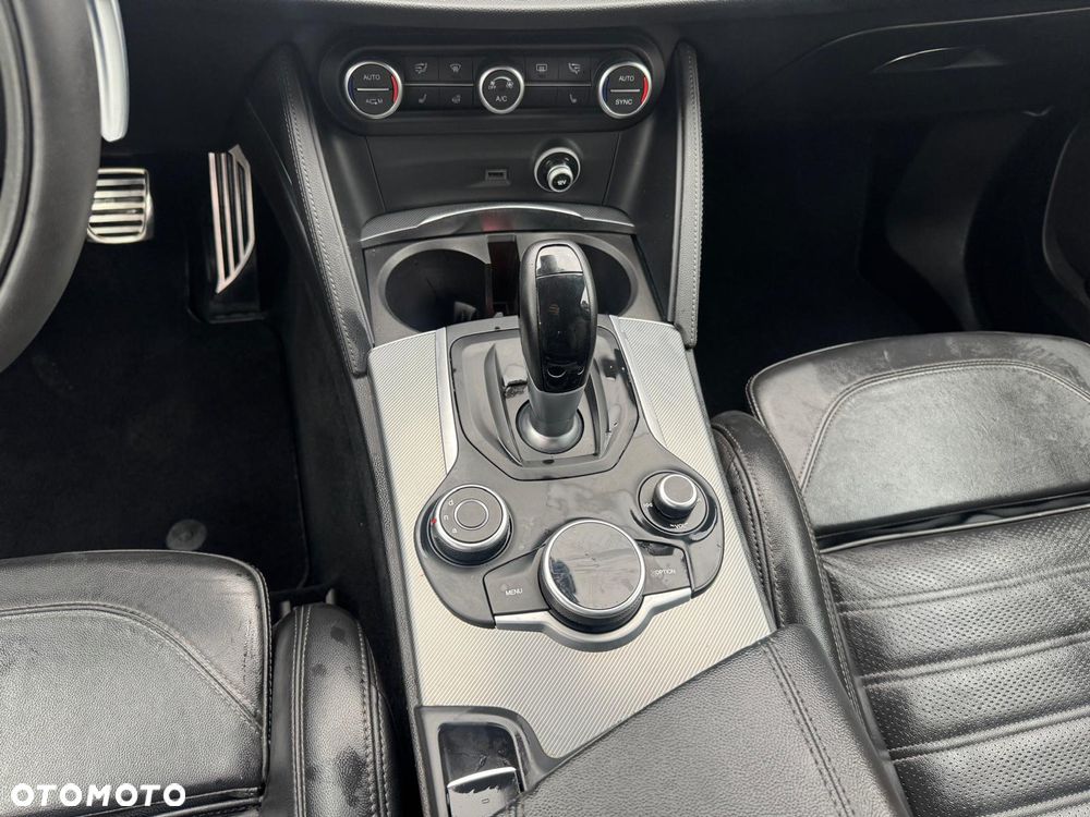 Alfa Romeo Stelvio 2.0 Turbo 16V AT8-Q4 Estrema - 15