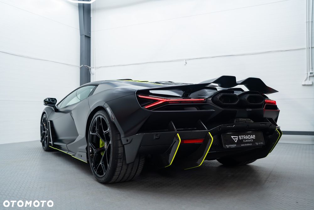 Lamborghini Revuelto - 4