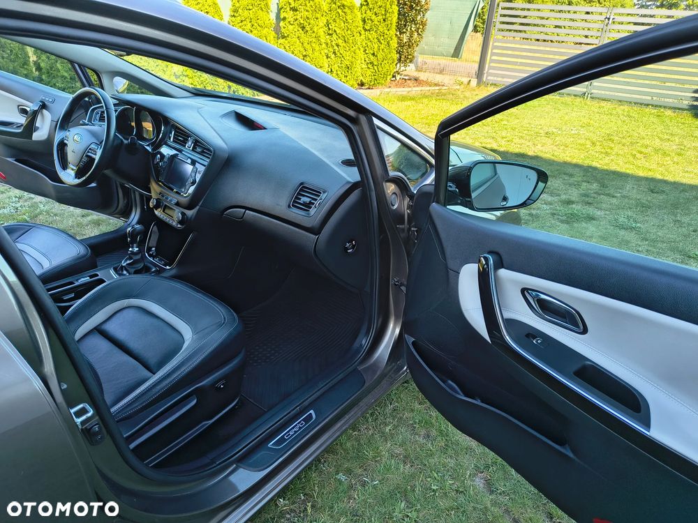 Kia Ceed 1.6 CRDi 136 ISG Platinum Edition - 13