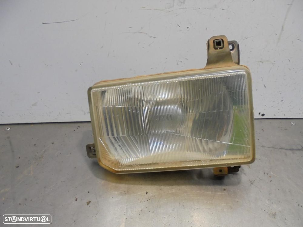 FAROL DIREITO NISSAN TERRANO WD21 - 1
