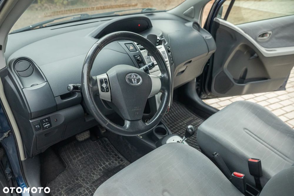 Toyota Yaris - 12