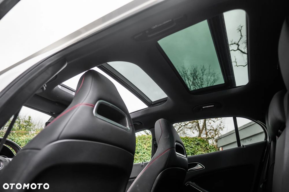 Mercedes-Benz GLA 200 7G-DCT AMG Line - 25