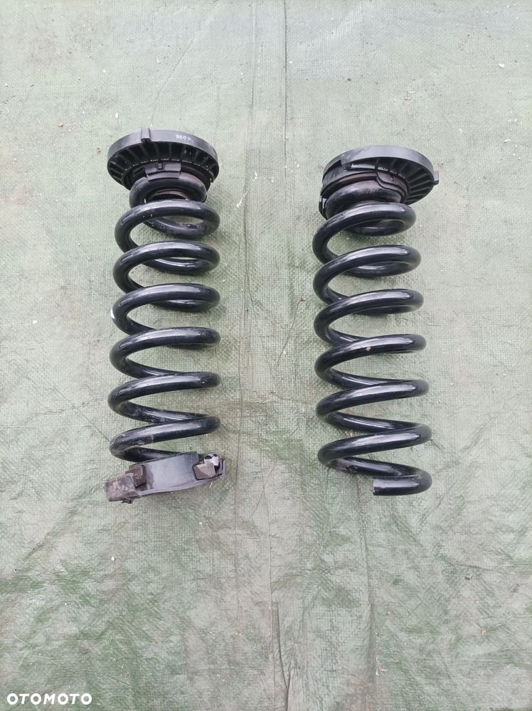 Mercedes C Klasa C43 W205 AMG komplet sprężyn tył - 1