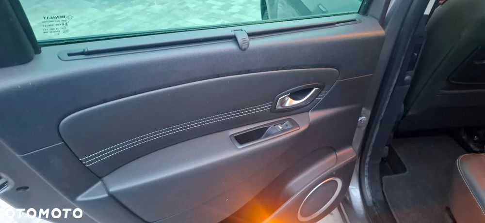 Renault Scenic 1.6 16V 110 Dynamique - 9