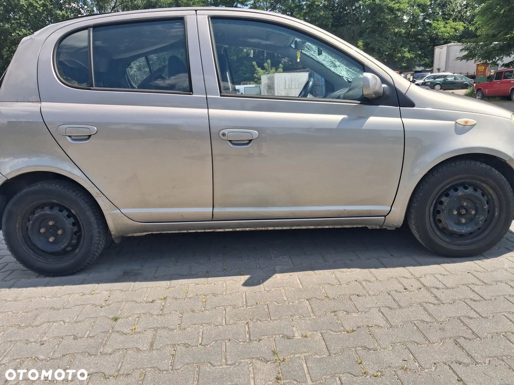 Toyota Yaris I 1 Lift silnik 1.4 Diesel D4D 90KM 1ND skrzynia biegów C153 drzwi maska zderzak błotnik lusterko 1DZ Grey Metallic Mercury lampa alternator rozrusznik czujnik regulator panel sterownik moduł mechanizm przewód wąż pompa maglownica zwrotnica wahacz mcperson amortyzator belka sanki tłumik wydech listwa osłona kokpit podsufitka podszybie boczek fotel fotele lewarek wybierak linka zbiorniczek kolektor stacyjka kierownica klamka zamek zacisk hamulcowy czujnik doładowania przepustnica przepływomierz półoś blenda klamka światło lampa hak holowniczy odpinany sprężarka filtr włącznik przełącznik manetki przewód rura felgi felga koło wiązka elektryczna NA CZĘŚCI WSZYSTKIE CZĘŚCI - 4