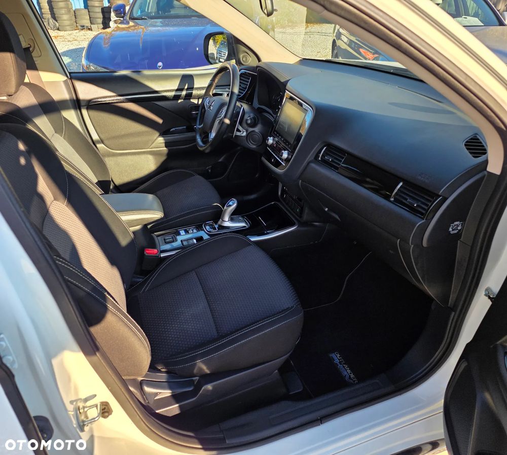 Mitsubishi Outlander 2.4 4WD Plug-In Hybrid Diamant - 25