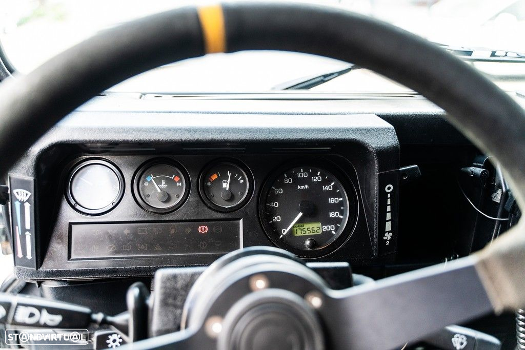 Land Rover Defender - 44